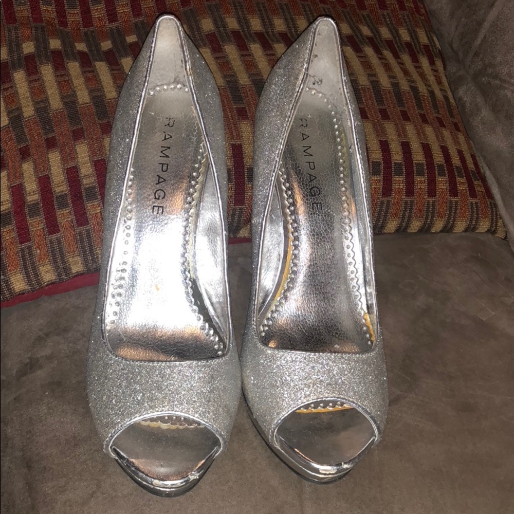 Comfy sliver sparking heels